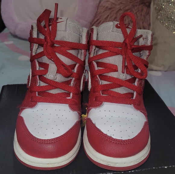 Jordan 1 Retro High OG - Picture 4 of 5